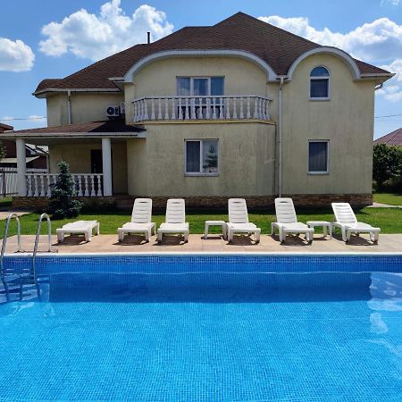 Дом С Бассейном И Сауной Villa Boryspil Ngoại thất bức ảnh