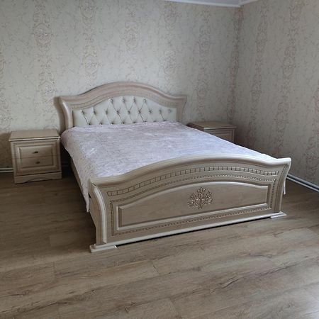 Дом С Бассейном И Сауной Villa Boryspil Ngoại thất bức ảnh
