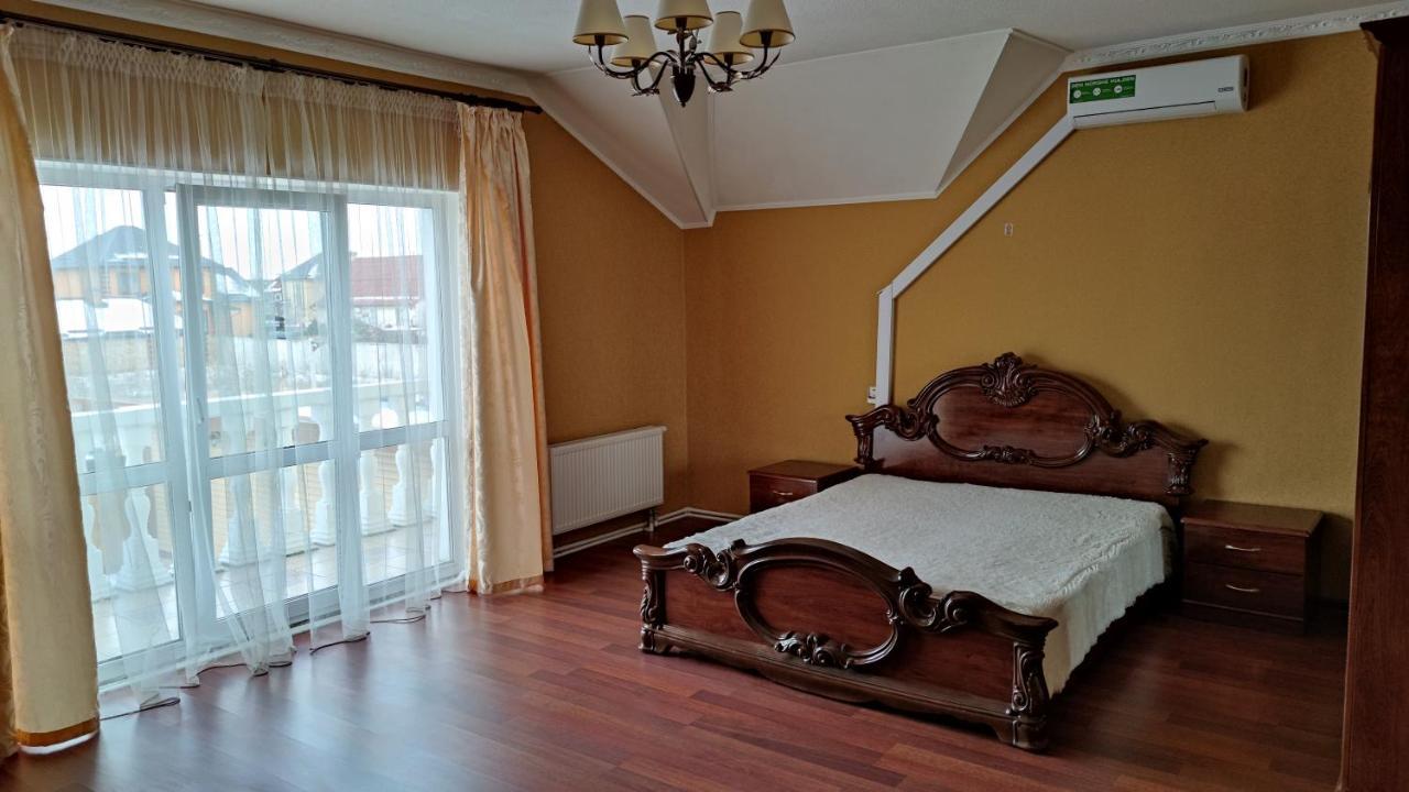 Дом С Бассейном И Сауной Villa Boryspil Ngoại thất bức ảnh