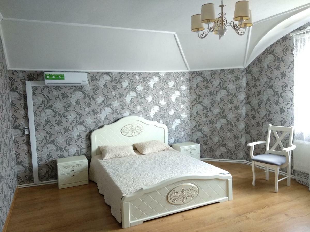 Дом С Бассейном И Сауной Villa Boryspil Ngoại thất bức ảnh